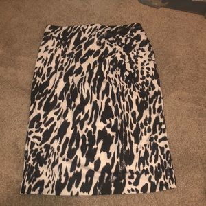 4/$20 NY&CO leopard print knit pencil skirt Sz 6